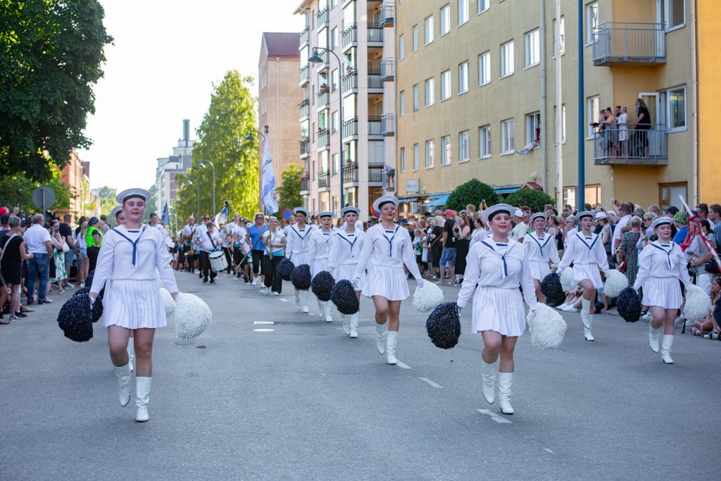 Kotkan Kauppatien jäsenyritykset ottavat osaa Meripäivähulinoihin mahtavien tapahtumien ja huikeiden tarjousten merkeissä.