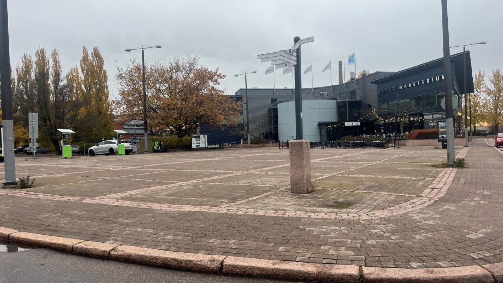 Meren välittömässä läheisyydessä sijaitsevan Sapokan torin myyntipaikat ovat avautuneet haettaviksi. Tavoitteena on saada torille useampi toimija sekä vetovoimaista tarjontaa.